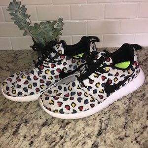 NIKE Roshe 8.5 -silver w/ cheetah print